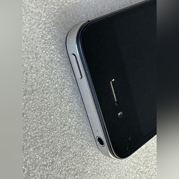 Apple iPhone 4S - Black, 16GB, Excellent Condition!! (Verizon, see listing) - Picture 4 of 10